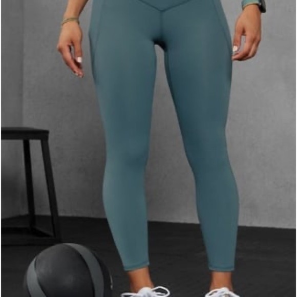 Fabletics,Pure Lux, ALL 5 Star Reviews, Amazing Feel & Fit, Lick-able Sherbet, M - Picture 12 of 14